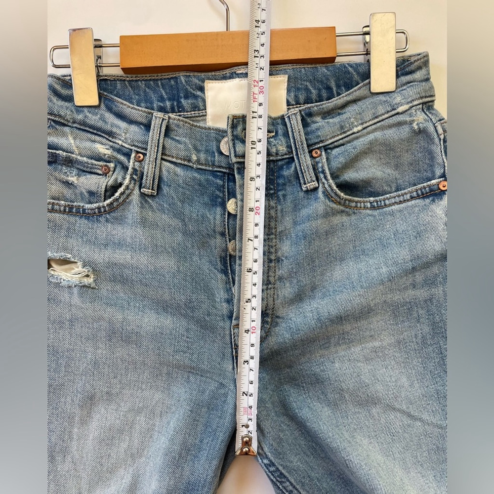 mother The Tomcat in The Confession
Light Blue Distressed Jeans 24 - Picture 10 of 12